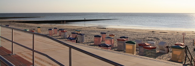 Strand von Borkum vor dem Sonnenuntergang Strand von Borkum am Abend - Urlaub auf Borkum